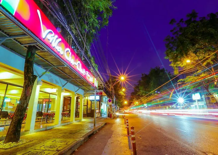 Cha-cha Phraathit Hotel 3*