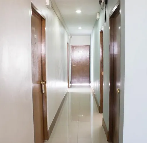 Cha-cha Phraathit Hotel 3*